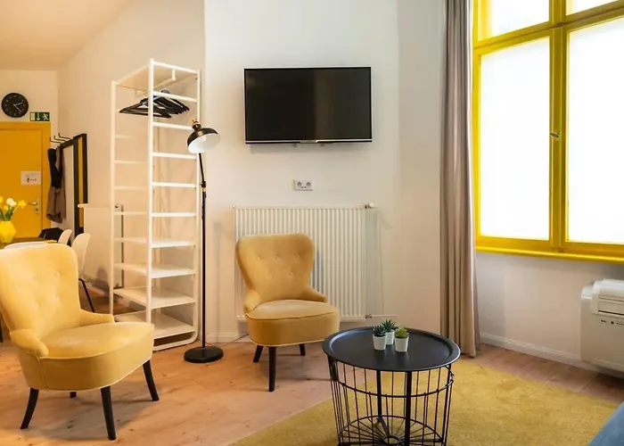 Great Close To Kudamm *