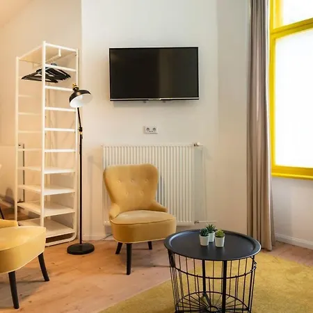 Great Close To Kudamm *