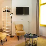 Great Close To Kudamm *